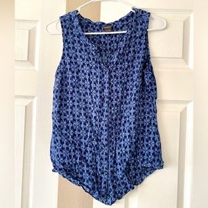 Eddie Bauer sleeveless button down blouse